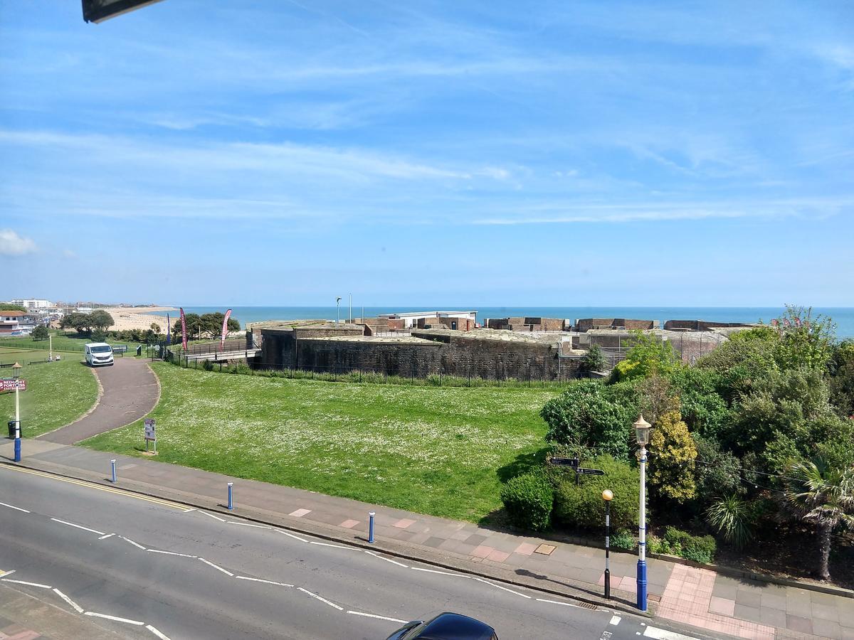 By The Sea Bed And Breakfast Eastbourne Luaran gambar