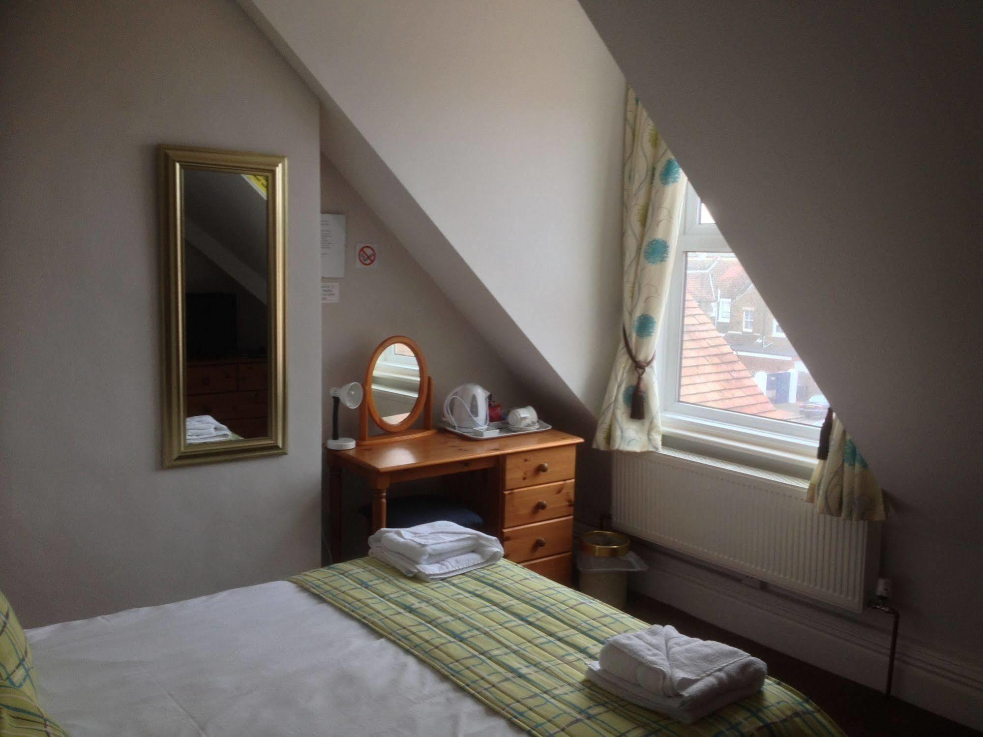 By The Sea Bed And Breakfast Eastbourne Luaran gambar