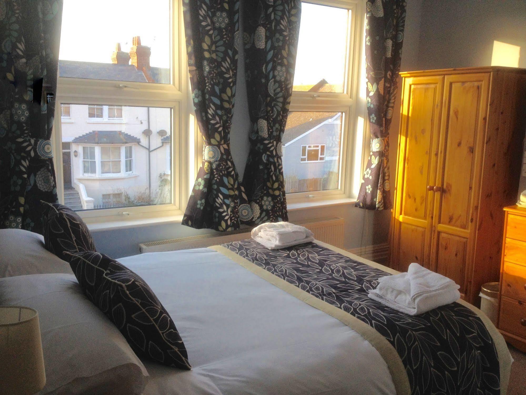 By The Sea Bed And Breakfast Eastbourne Luaran gambar