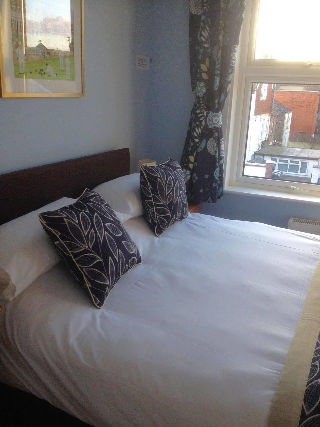 By The Sea Bed And Breakfast Eastbourne Luaran gambar
